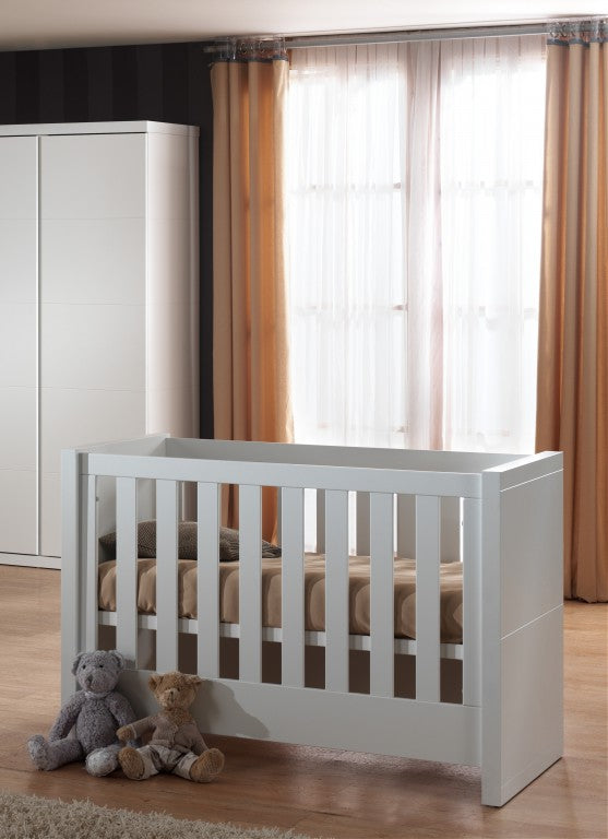 Babyzimmer Set Lara Babybett Wickelkommode  Weiß - Froschkönig24