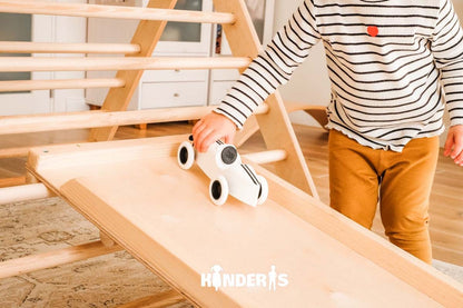 Indoor Kletterdreieck / Spielplatz mit doppelseitiger Rutsche aus Holz 80 cm