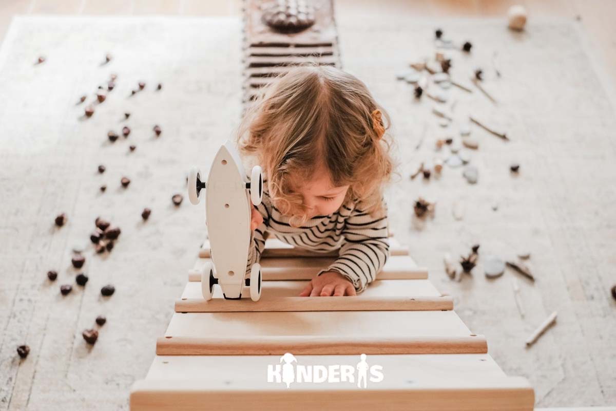 Indoor Kletterdreieck / Spielplatz mit doppelseitiger Rutsche aus Holz 80 cm