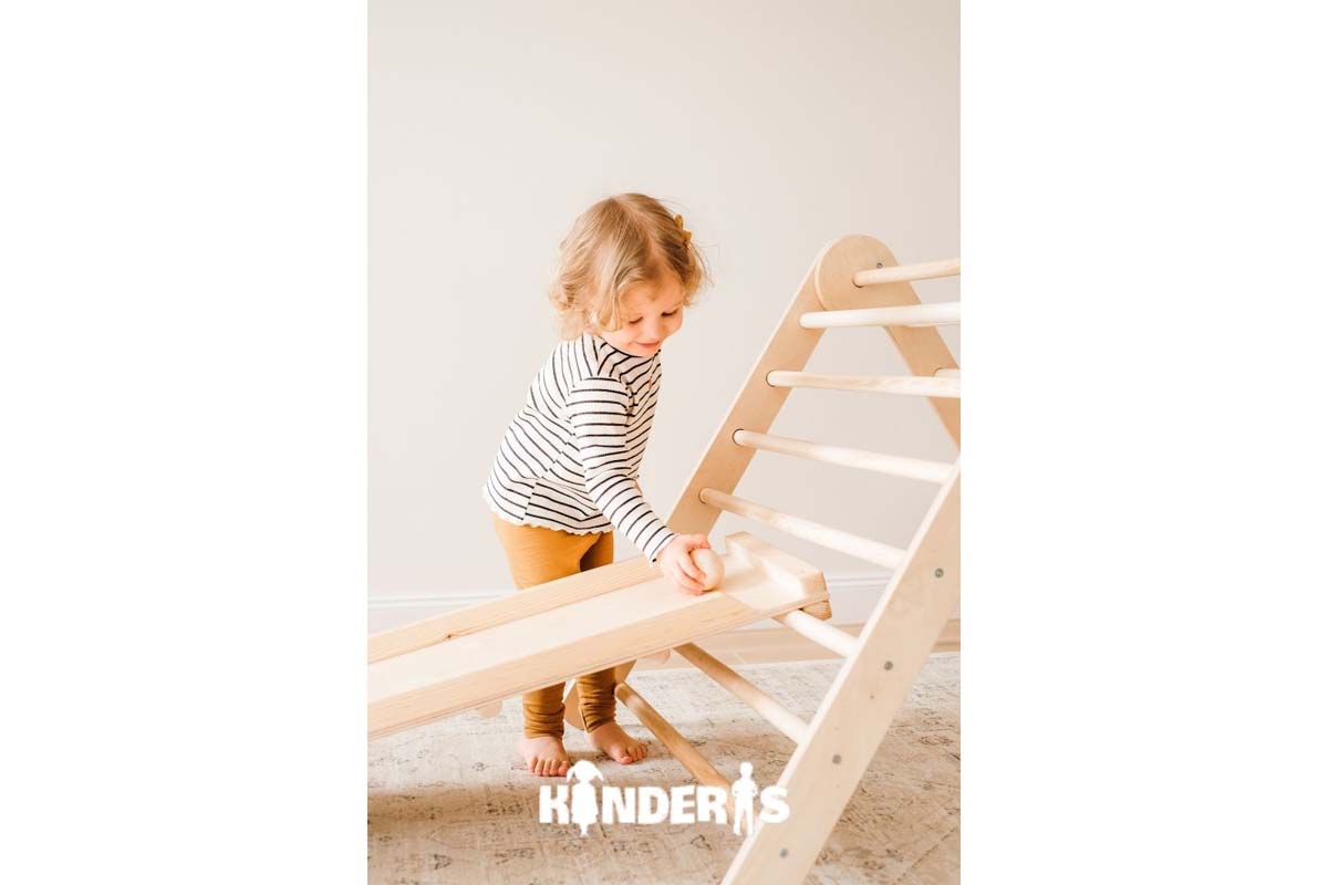 Indoor Kletterdreieck / Spielplatz mit doppelseitiger Rutsche aus Holz 80 cm