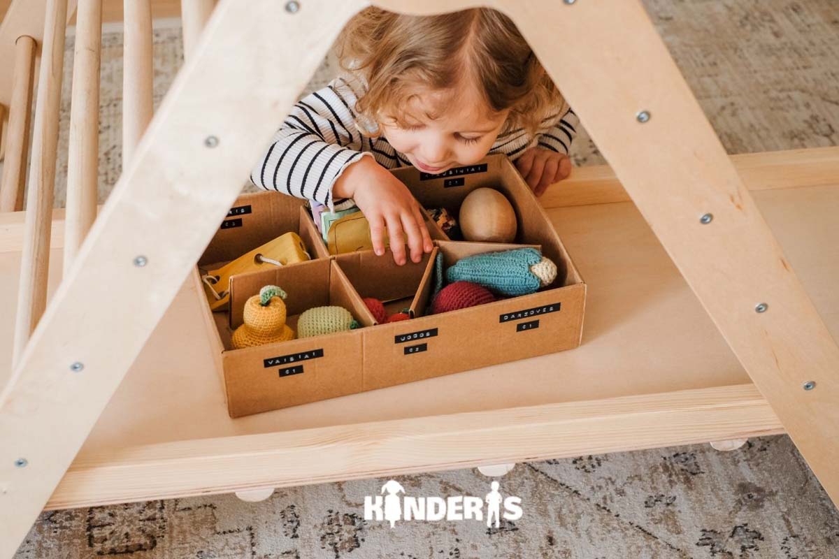 Indoor Kletterdreieck / Spielplatz mit doppelseitiger Rutsche aus Holz 80 cm