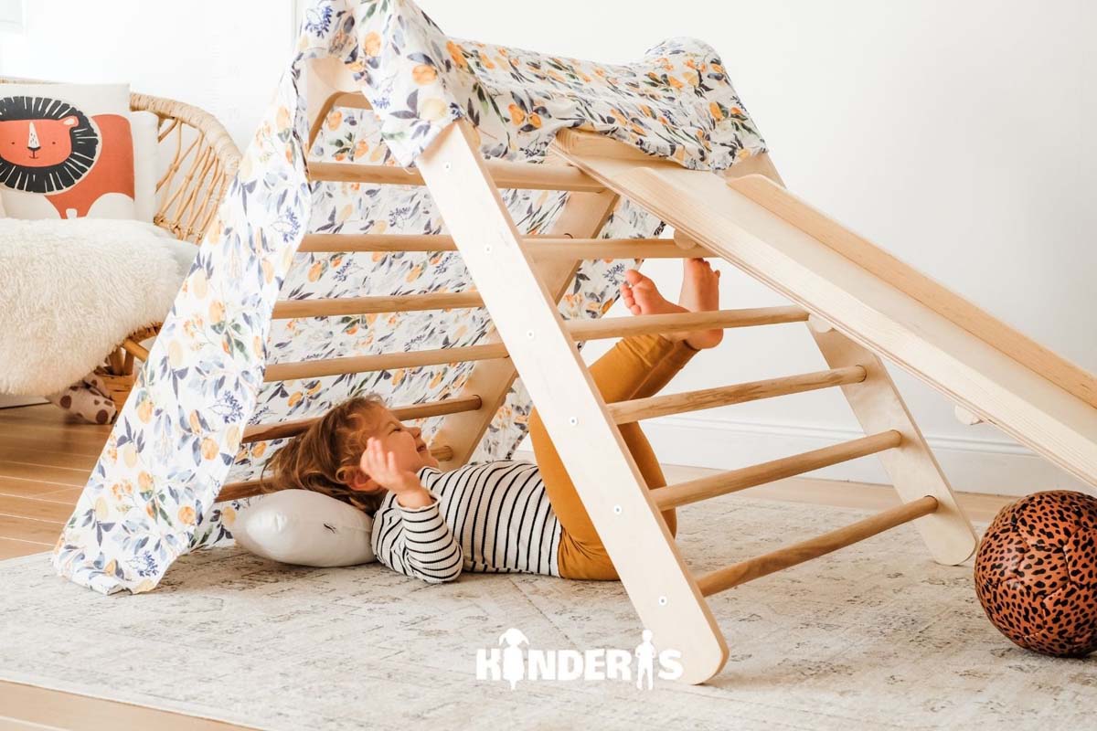 Indoor Kletterdreieck / Spielplatz mit doppelseitiger Rutsche aus Holz 80 cm