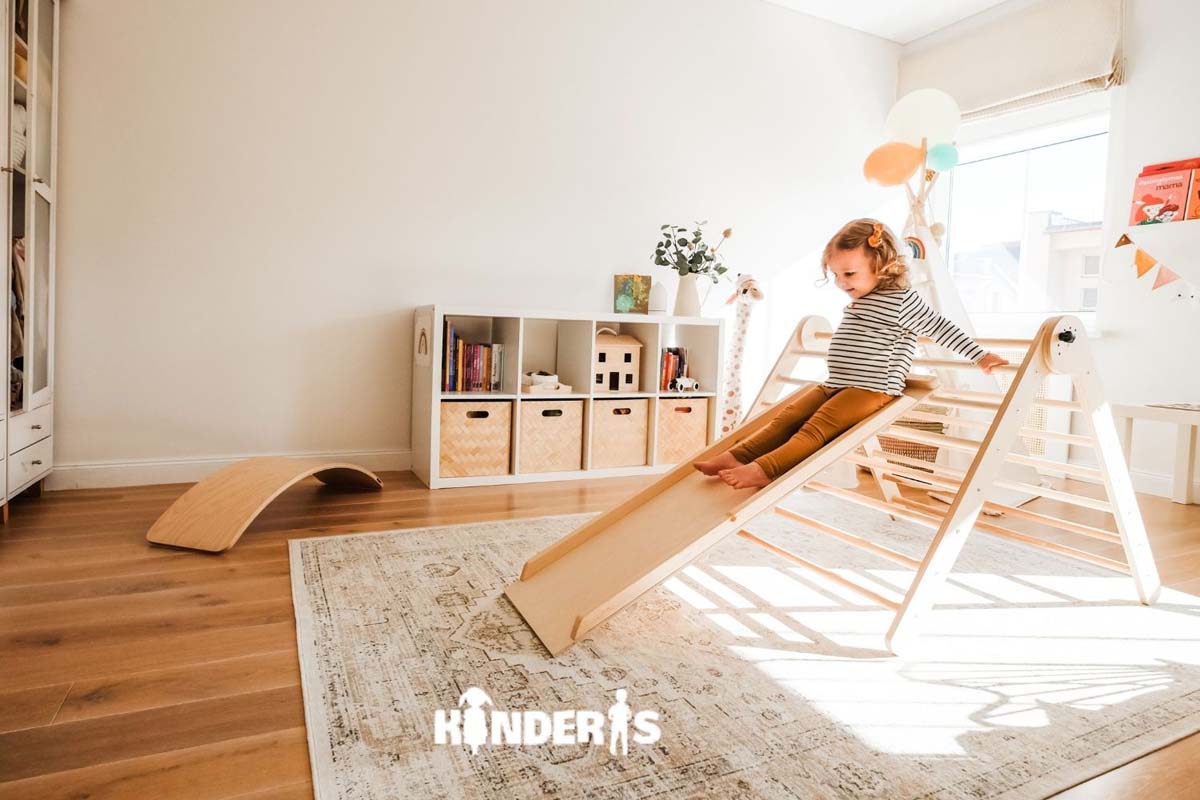 Indoor Kletterdreieck / Spielplatz mit doppelseitiger Rutsche aus Holz 80 cm